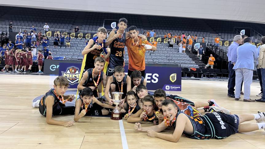 The U12 men's team wins the Spanish championship and the women's team takes bronze