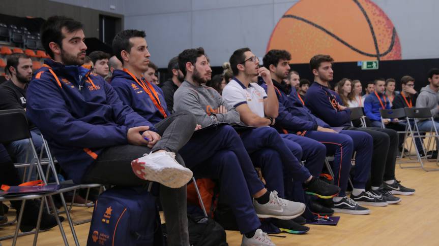 The training days for coaches of the Basketball Chair start with Jesús Ramírez as the protagonist