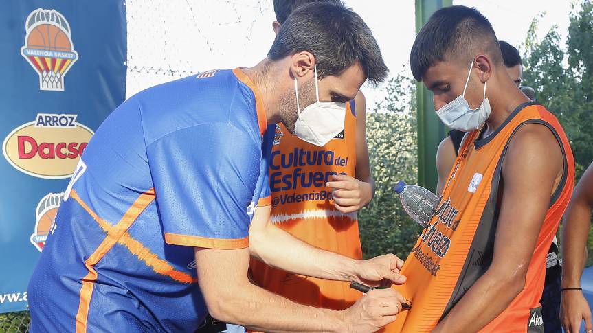 The 32nd Valencia Basket Summer Camp lowered the curtain with the visit of San Emeterio