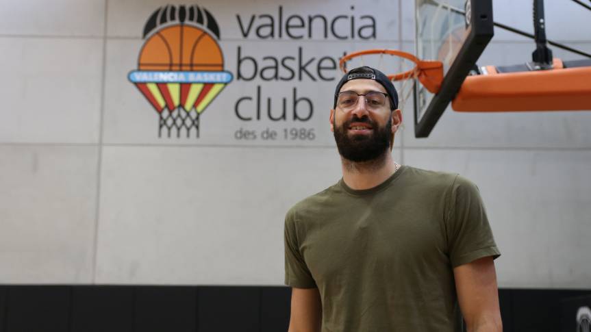 Toko Shengelia se ejercita en L’Alqueria del Basket 