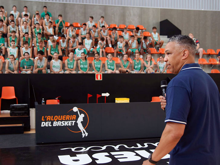 The Shooting Academy Valencia begins with Kevin Sutton