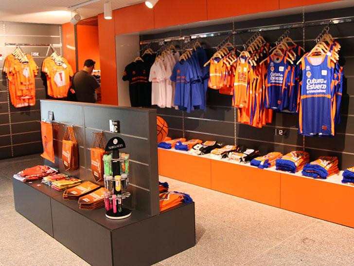 The 'taronja' store, open for holidays