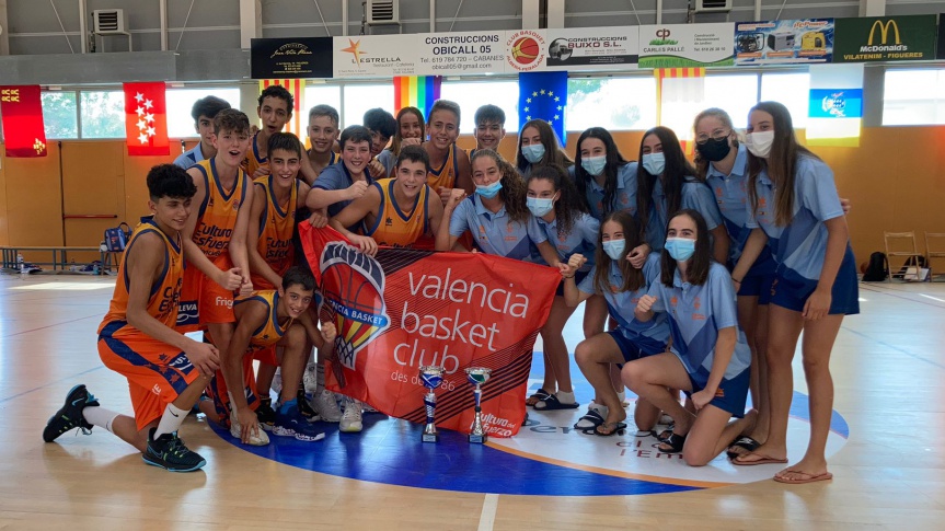 Men's and women's children's teams, champions of the Nord Tournament at Peralada