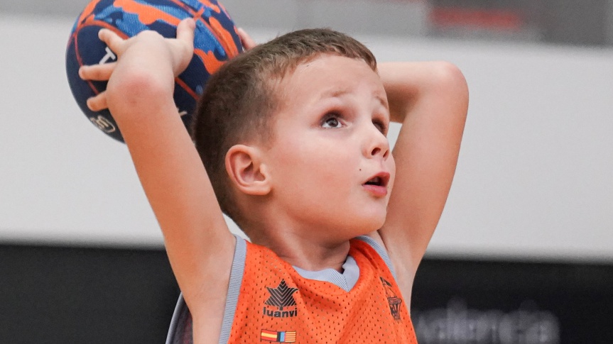 Valencia Basket invites the little ones to enjoy basketball in L'Alqueria del Basket