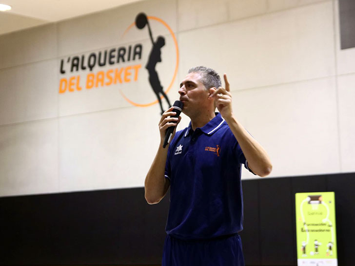 Toni Carrillo in the ninth open training day for coaches of VBC